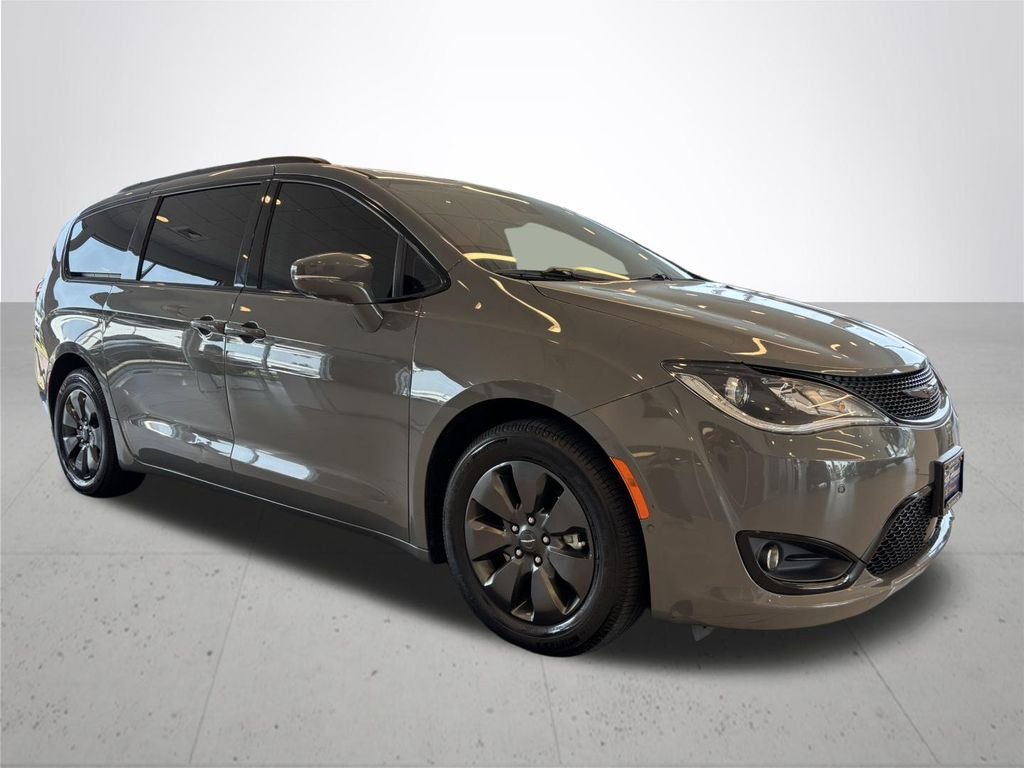 Used 2020 White Chrysler Limited image 5