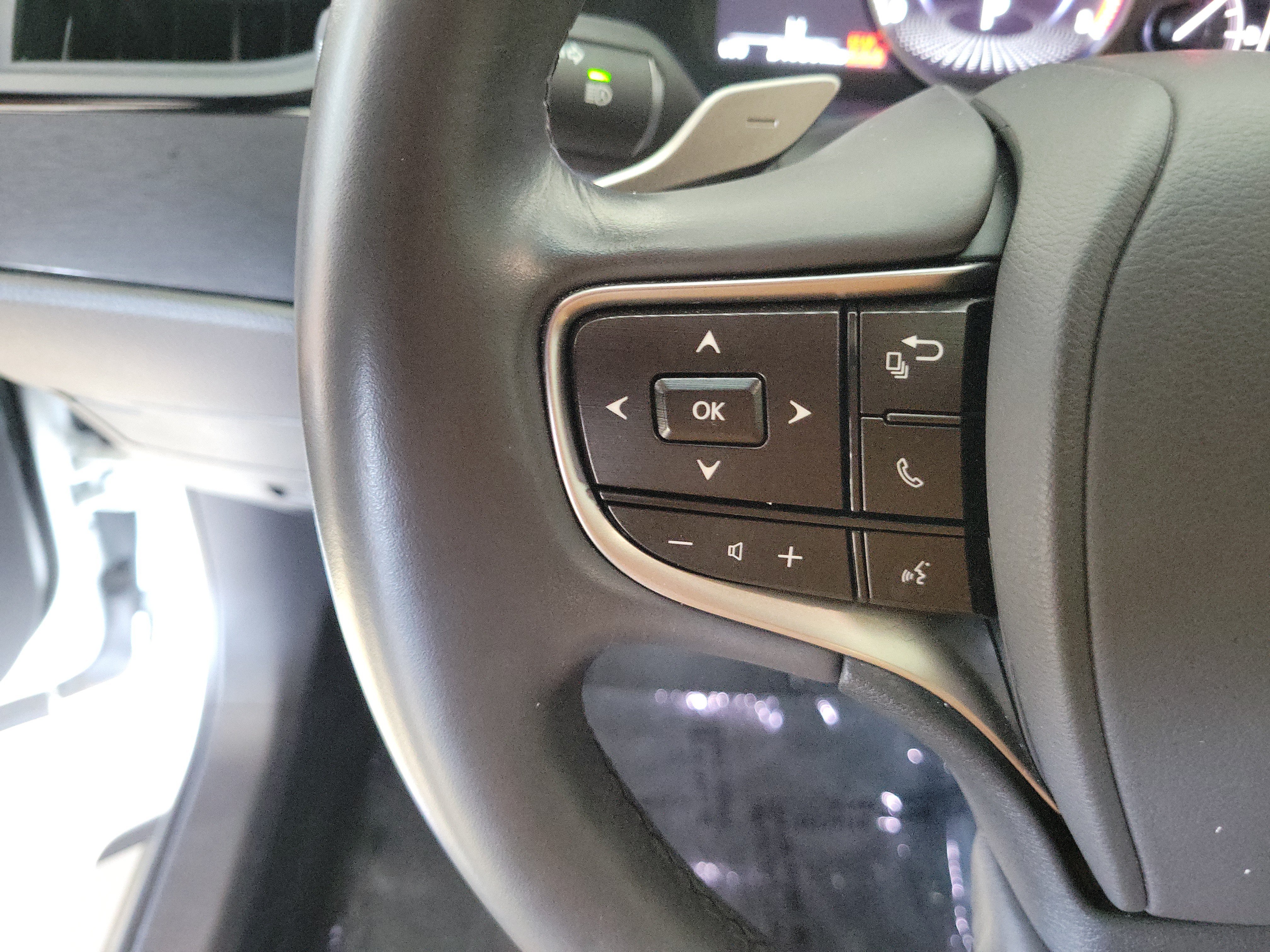 Certified Used 2024 Eminent White Pearl Lexus ES 250 image 29