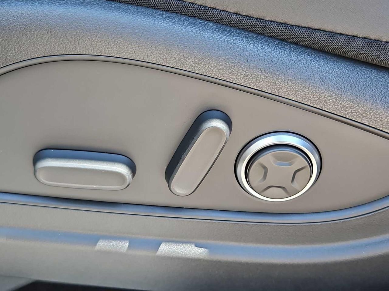 New 2026 Titan Charcoal Pearl Hyundai SEL Premium 7P image 17