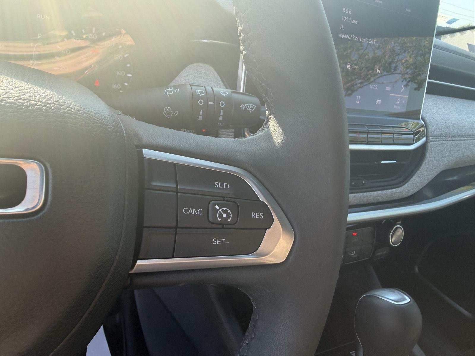 Used 2023 Bright White Clearcoat Jeep Latitude image 25