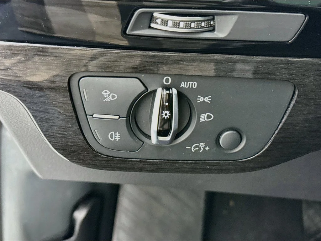 Used 2017  Audi 2.0T Premium Plus image 11
