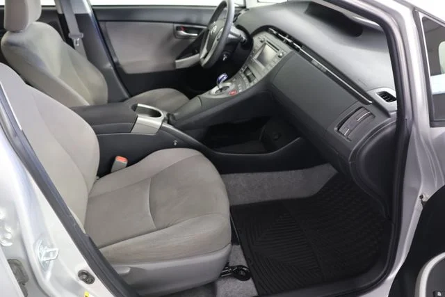 Used 2015 Silver Toyota Three image 20
