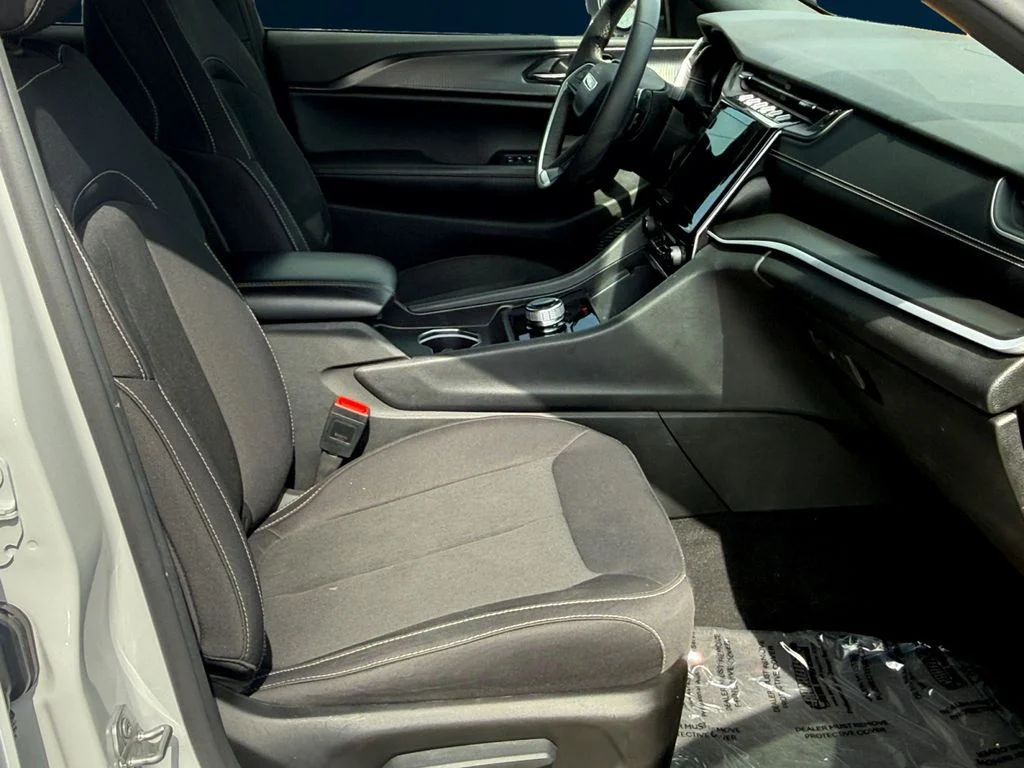 Used 2025 White Jeep Laredo X image 17