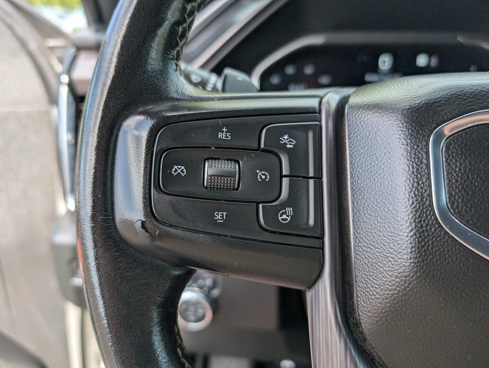 Used 2023 White Frost Tricoat GMC Denali Ultimate image 28