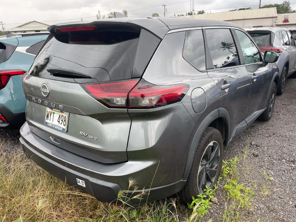 Used 2024 Gray Nissan SV image 6