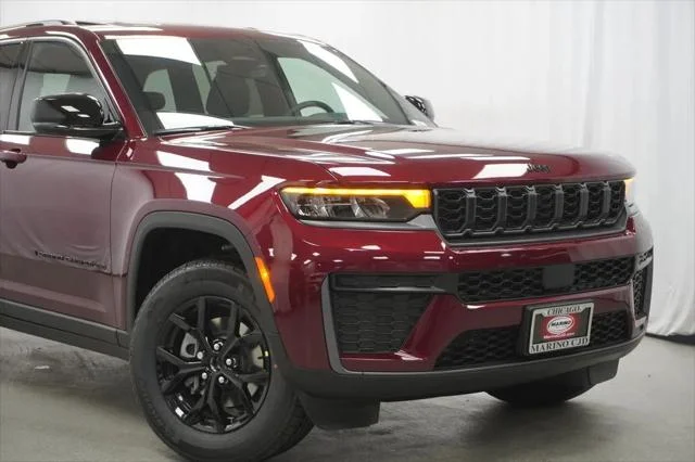New 2026 Velvet Red Pearl-Coat Exterior Paint Jeep Laredo image 3