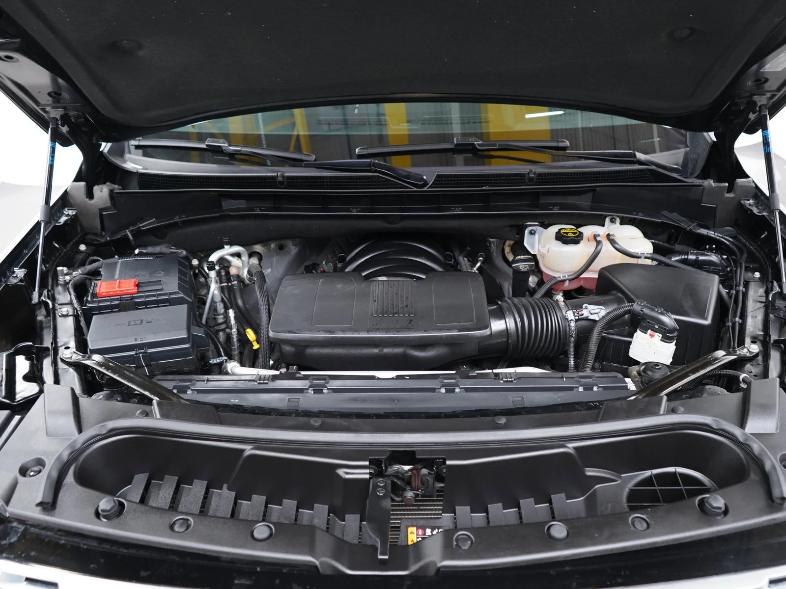 Used 2025  GMC Denali image 32