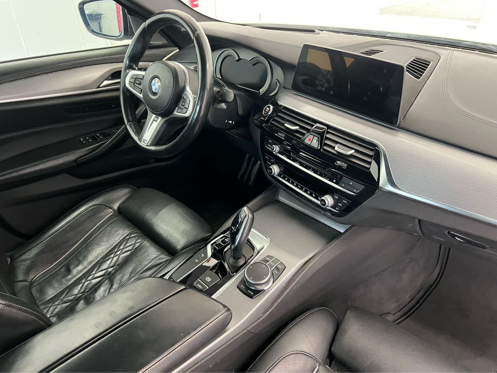 2018 BMW 5 Series M550i - Photo 30