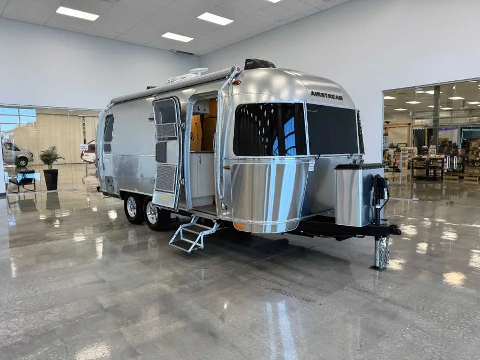 Used 2022 SILVER AIRSTREAM  image 5