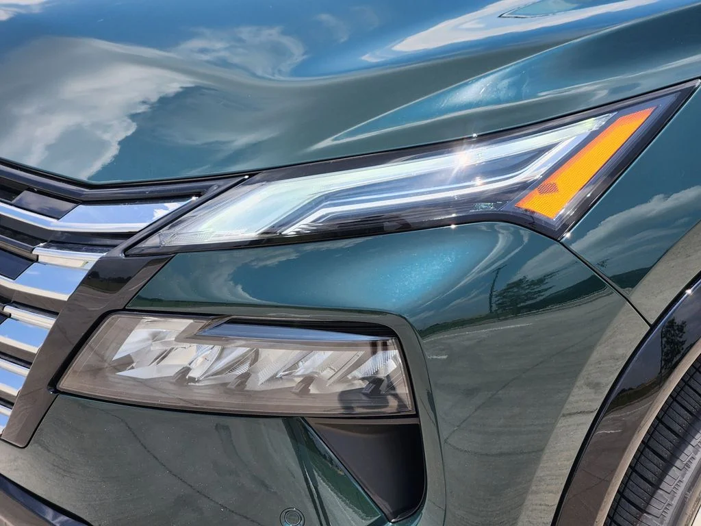 New 2026 Obsidian Green Pearl Nissan Platinum image 6