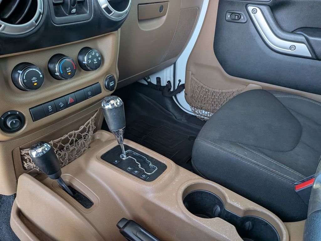 Used 2014 White Jeep Unlimited Sahara image 21
