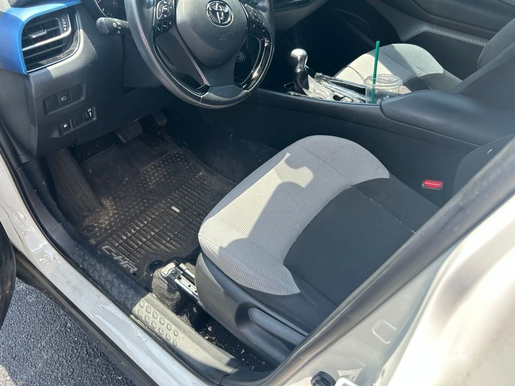 Used 2019 White Toyota XLE image 7
