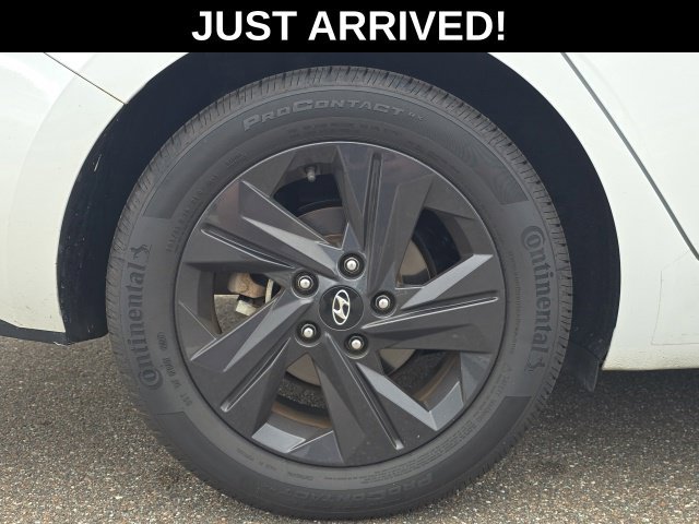 Certified Used 2022 Gray Hyundai SEL image 5