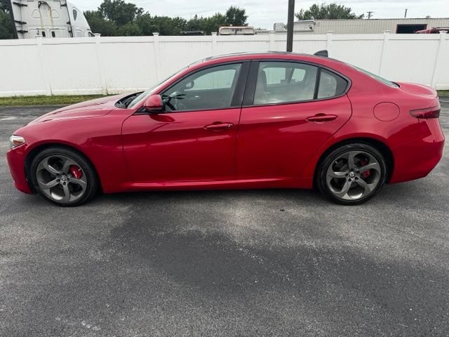 Used 2018  Alfa Romeo  image 9
