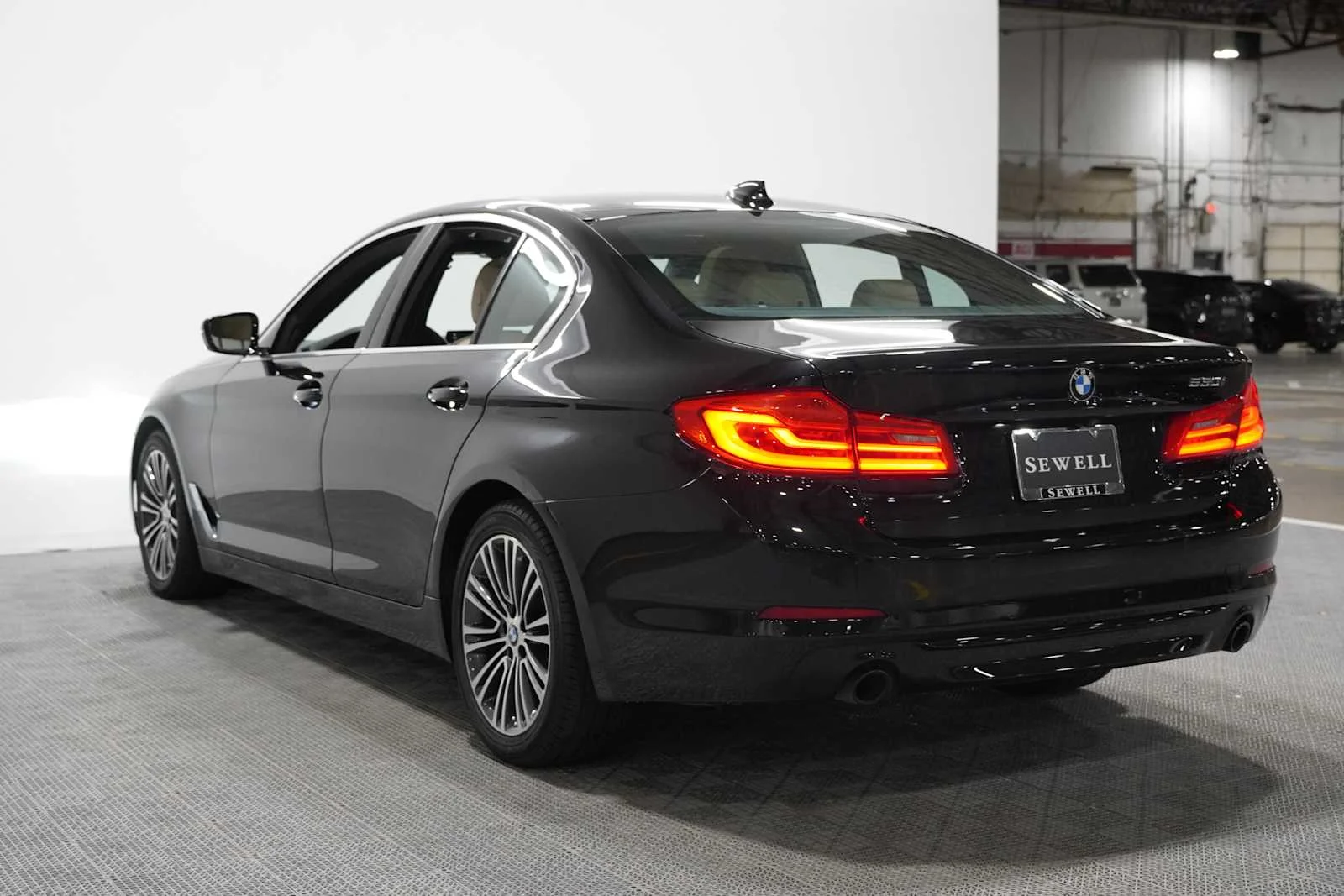 Used 2019 Black Sapphire Metallic BMW 530i image 6