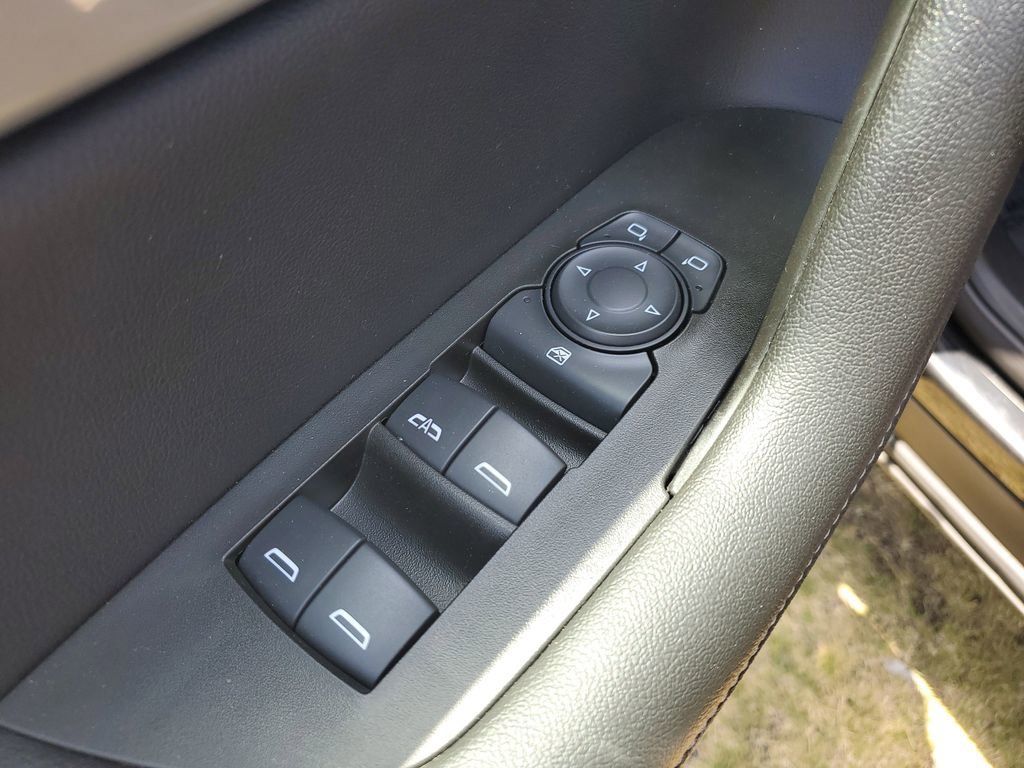 Used 2022 Black Chevrolet 2LT image 20