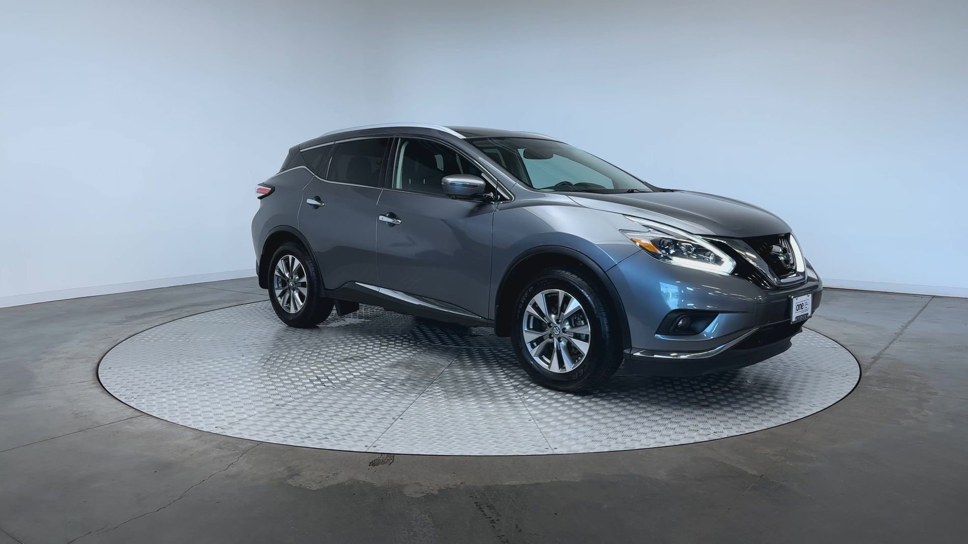 Used 2018 Gun Metallic Nissan SL image 2