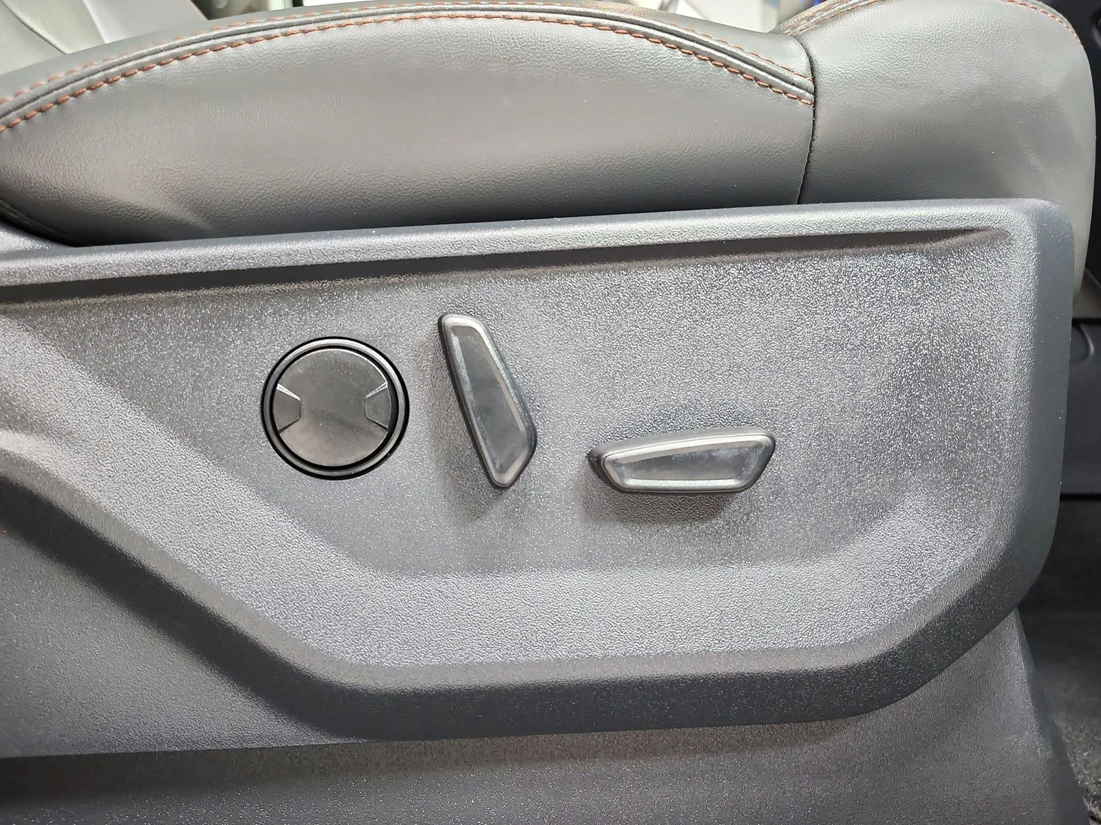 Used 2025 Black Ford Active image 47
