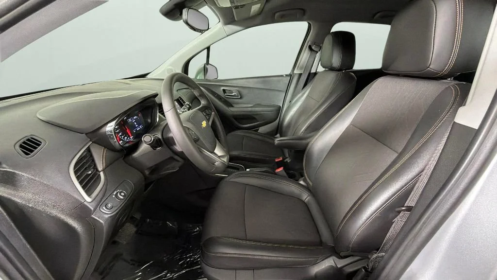 Used 2020 Silver Ice Metallic Chevrolet LT image 17