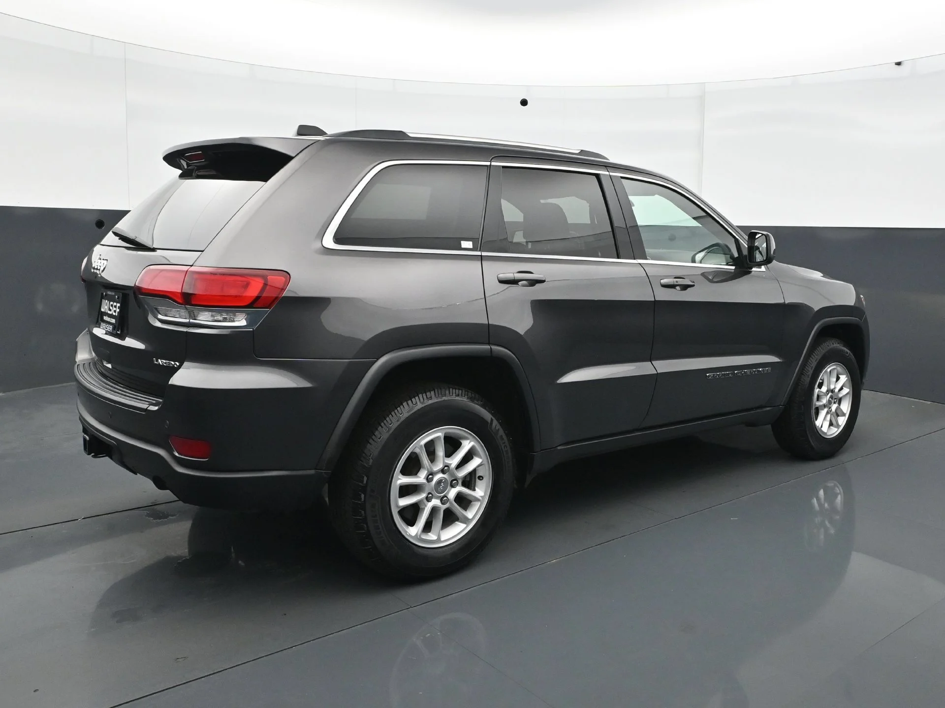 Used 2020 Granite Crystal Metallic Clearcoat Jeep Laredo E image 7