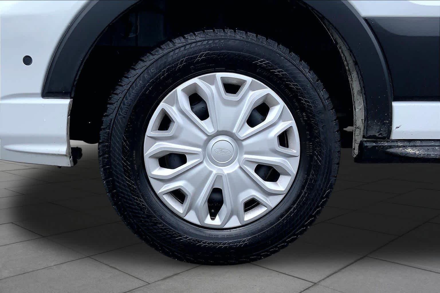 Used 2025 Oxford White Ford XLT image 11