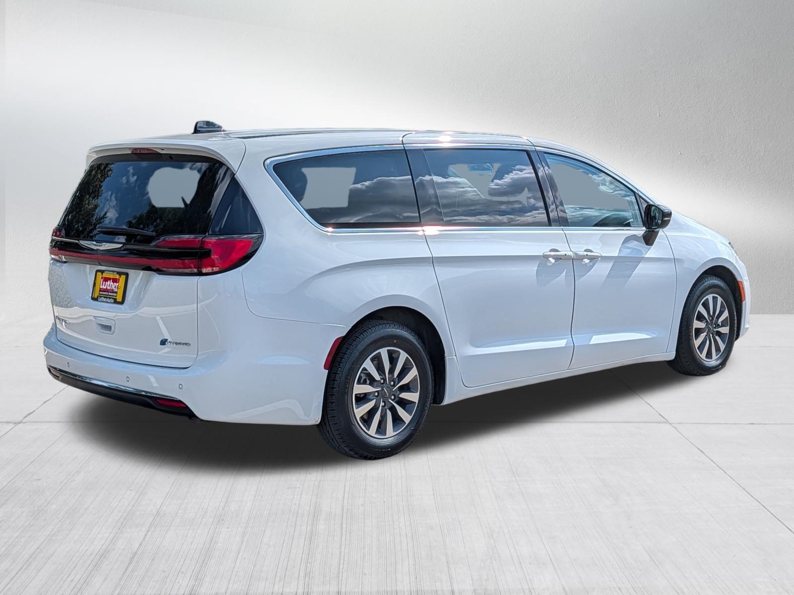 Used 2024 Bright White Clearcoat Chrysler Hybrid Select image 7