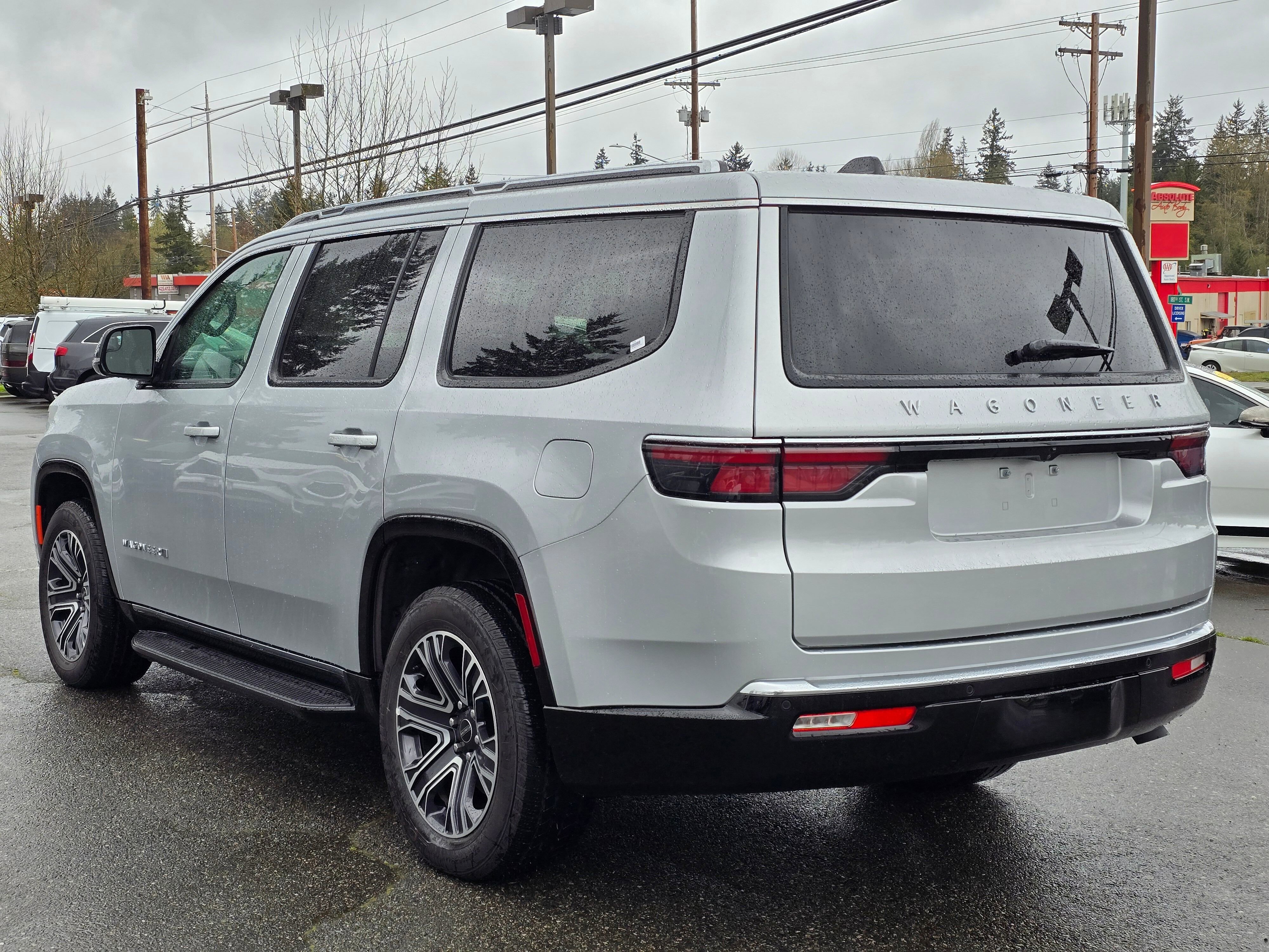 Used 2025  Jeep NA image 5