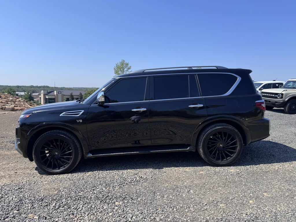 Used 2021 Super Black Nissan Platinum image 8