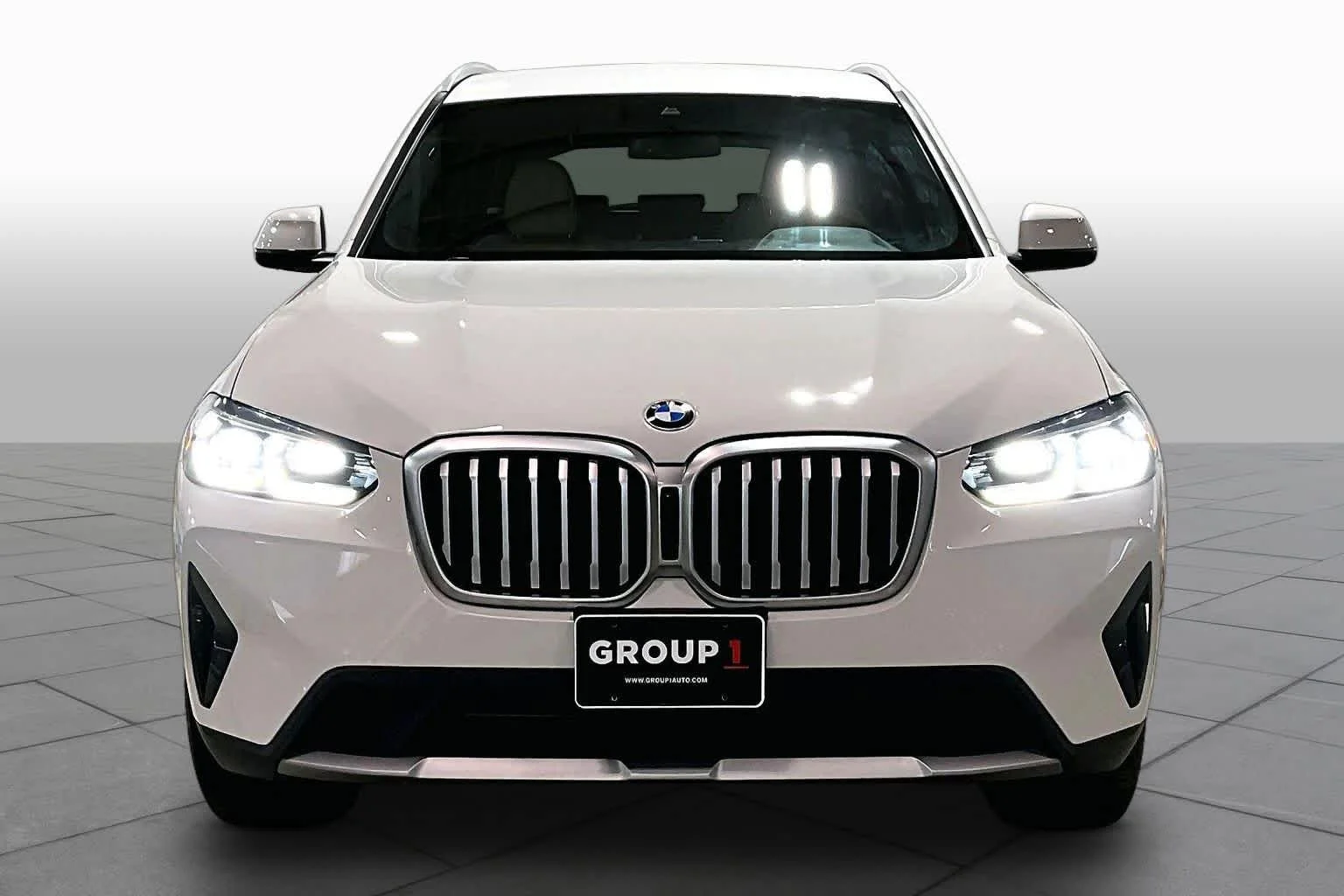 Used 2023 Alpine White BMW xDrive30i image 4