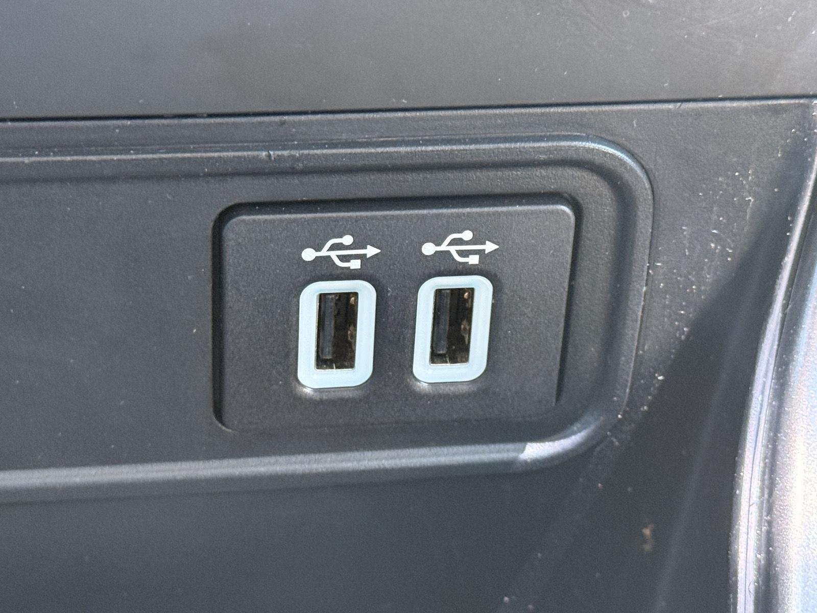 Used 2019 Shadow Black Ford SE image 32