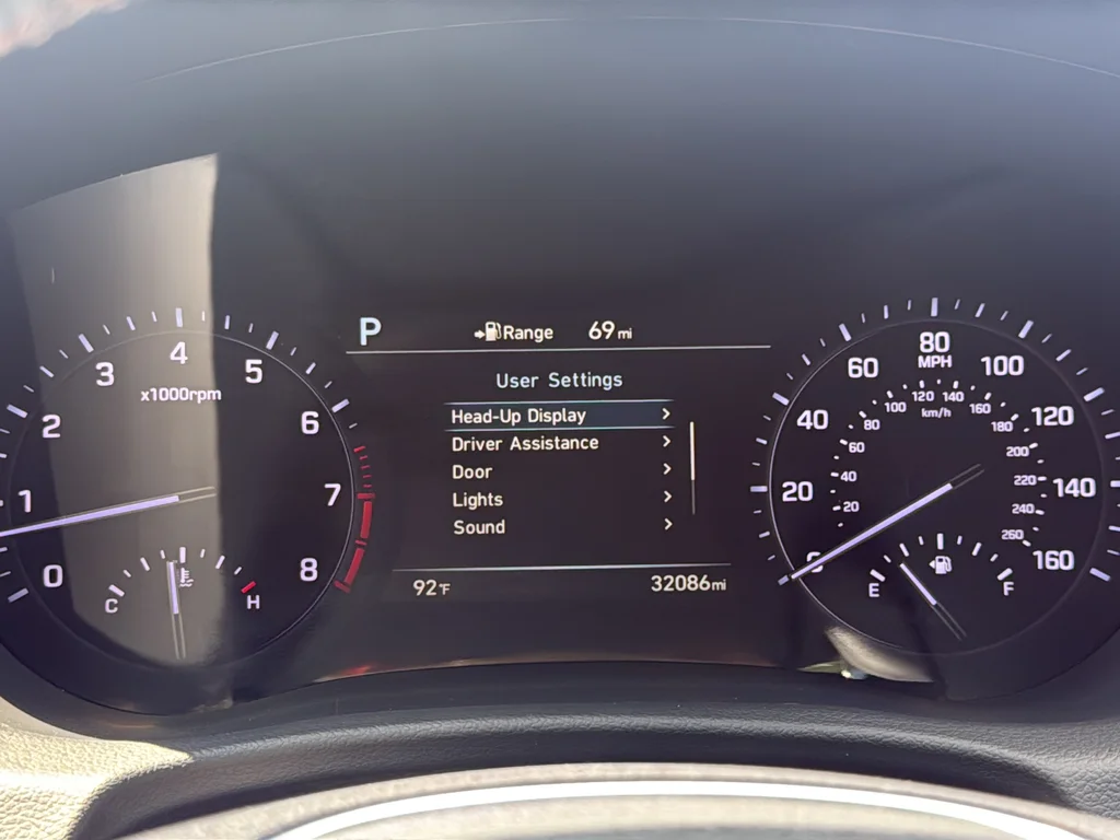 Used 2019 White Genesis 3.3T Sport image 23