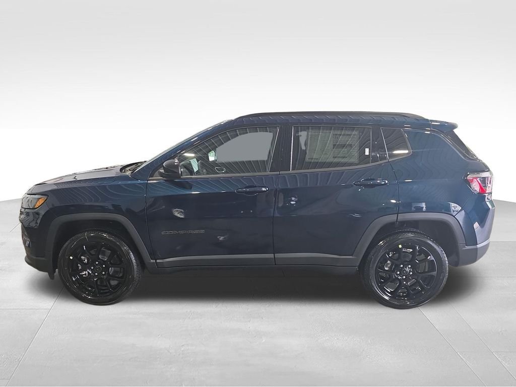 New 2026 Fathom Blue Pearl-Coat Exterior Paint Jeep Latitude image 2