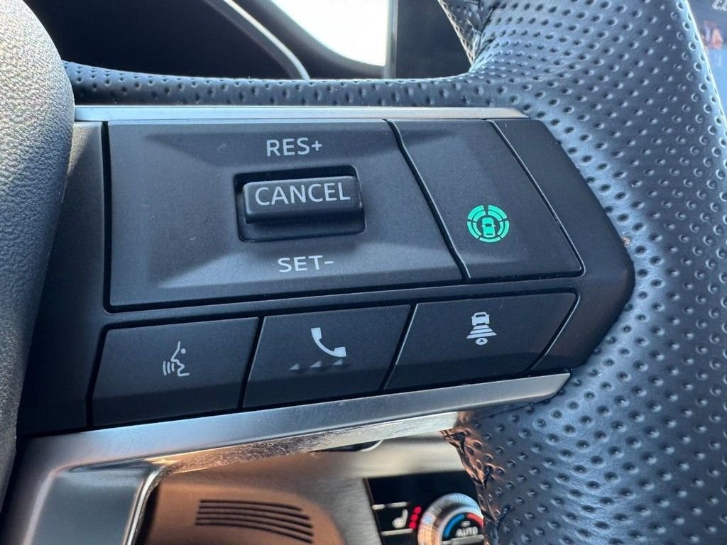 Used 2024  Mitsubishi  image 17