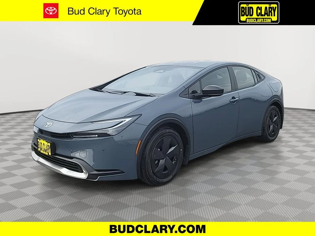 2026 Toyota Prius SE's photo