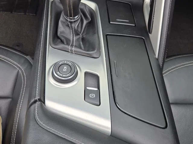 Used 2015 White Chevrolet Stingray image 19
