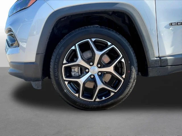 Used 2024 Silver Jeep Limited image 35
