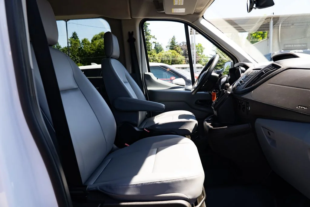 Used 2018 White Ford XL image 21
