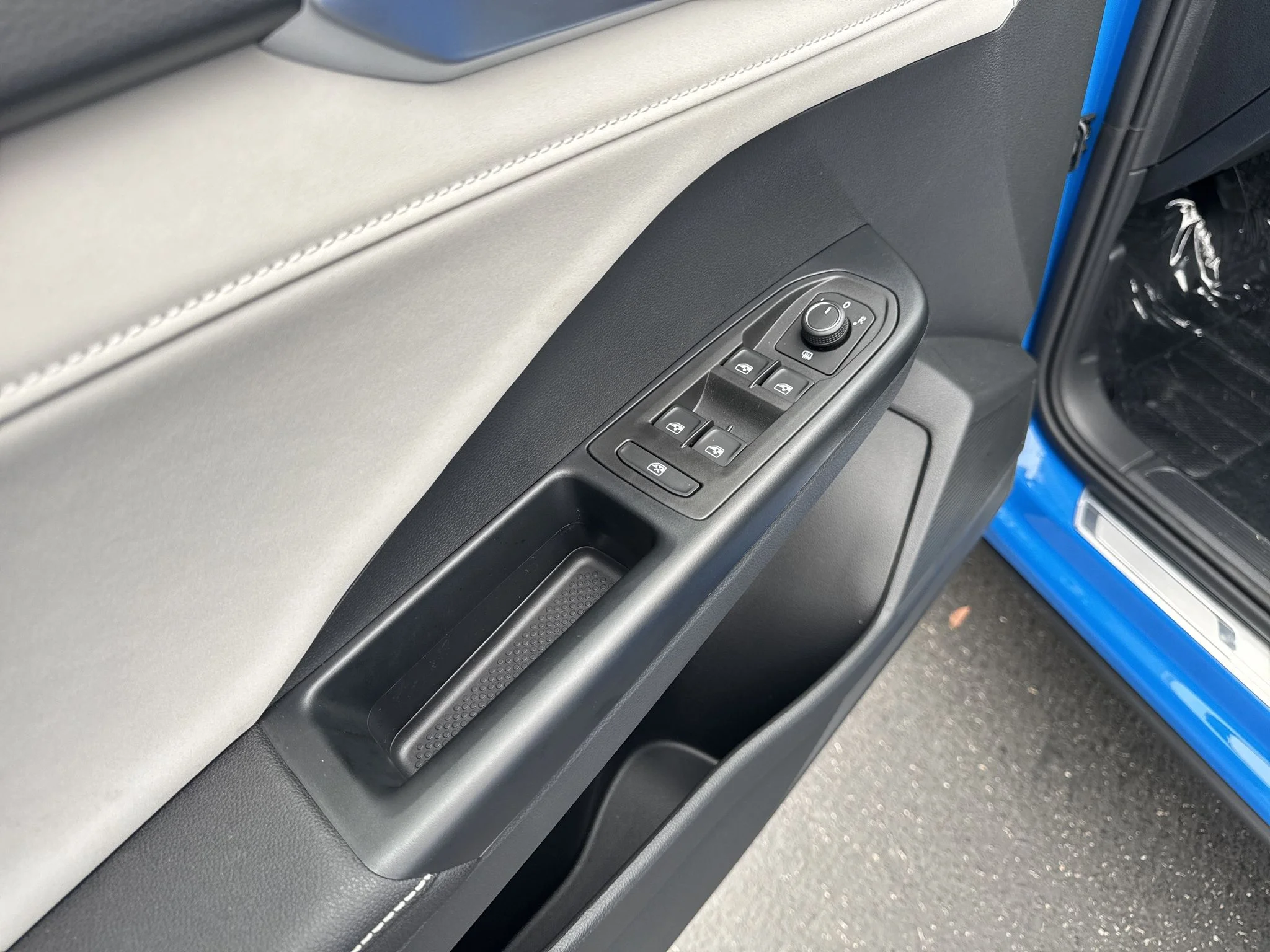 New 2026 Cornflower Blue Volkswagen SE image 13