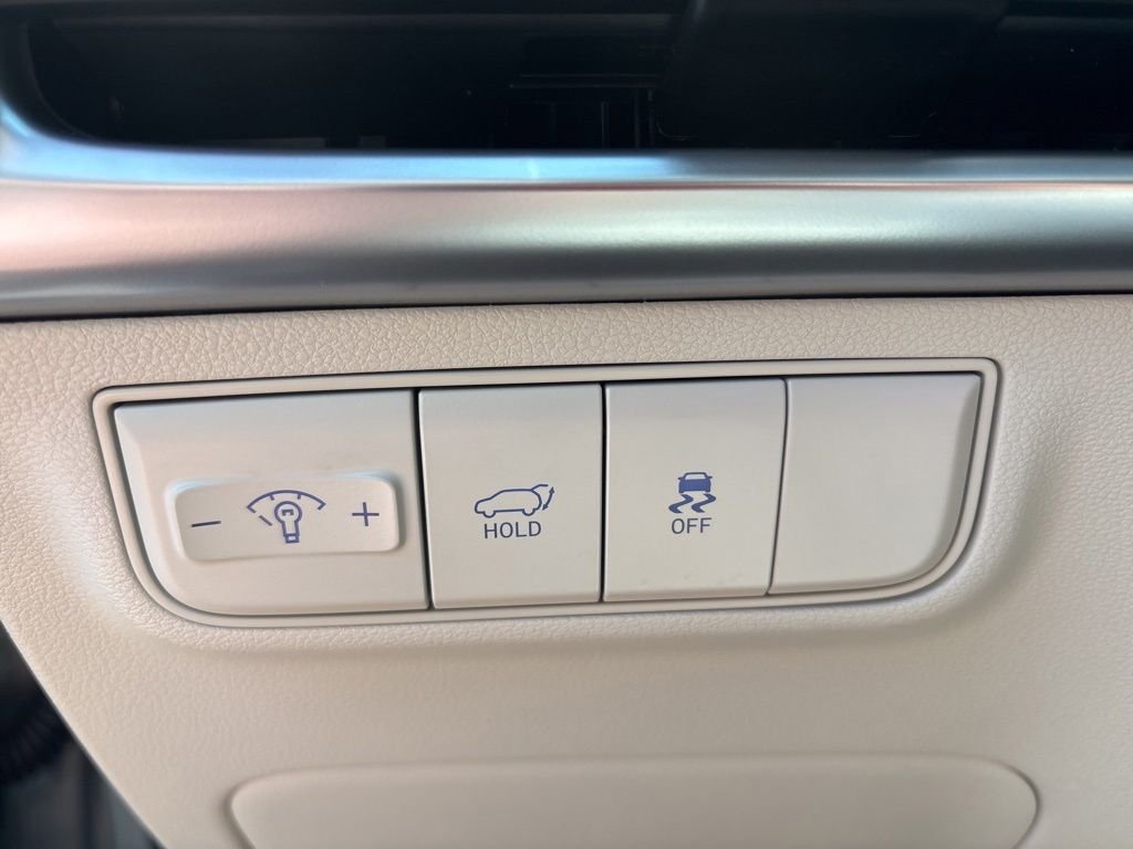 Certified Used 2025 Silver Hyundai SEL Convenience image 22