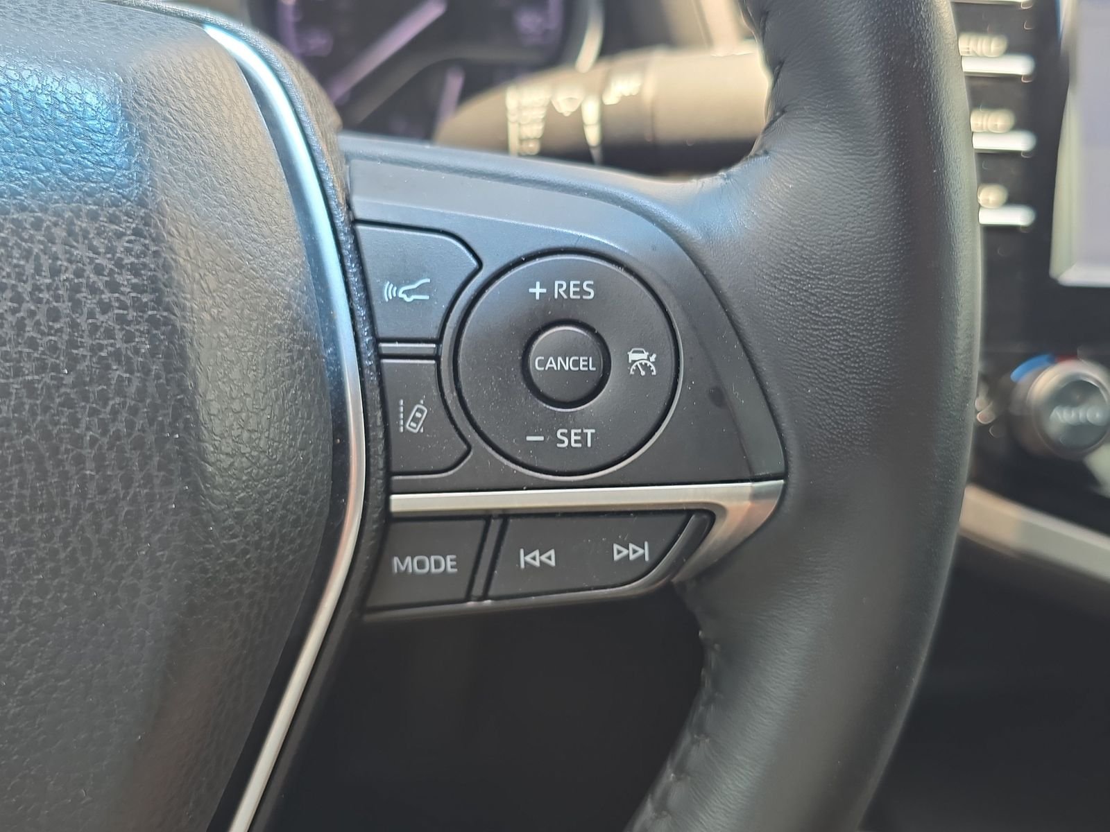 Used 2018 Blue Toyota XLE image 22