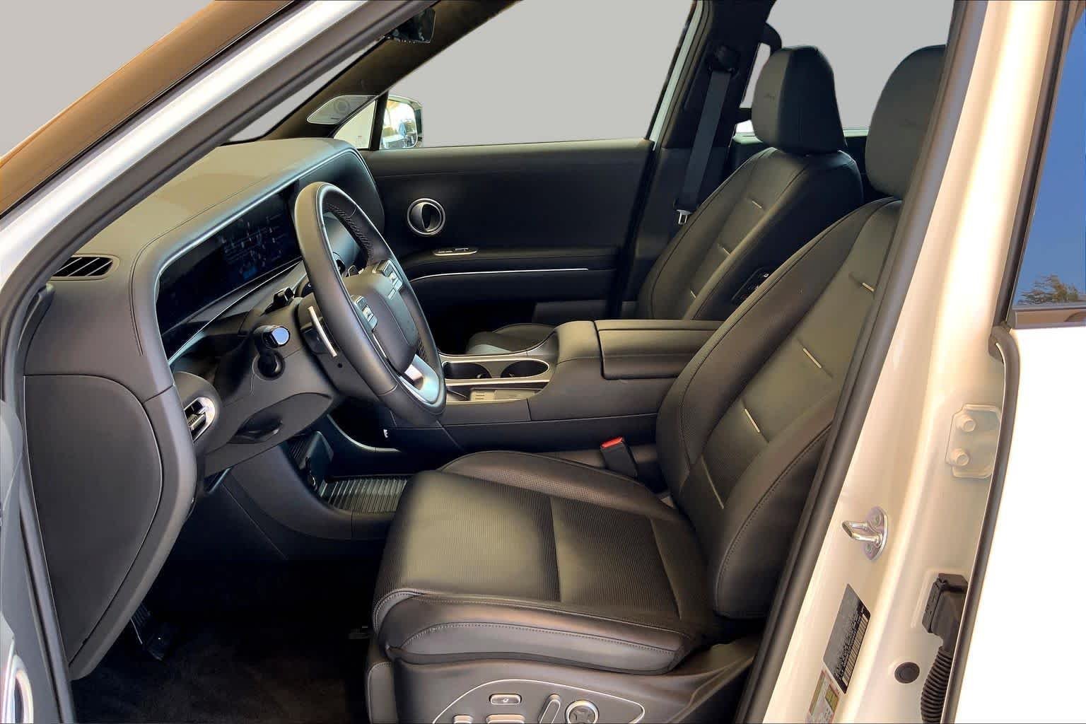 Used 2026 Creamy White Pearl Hyundai Calligraphy image 8