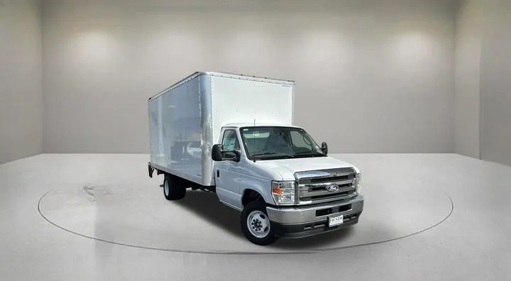 2026 Ford E-Series DRW E-450 Super Duty 176 in WB's photo