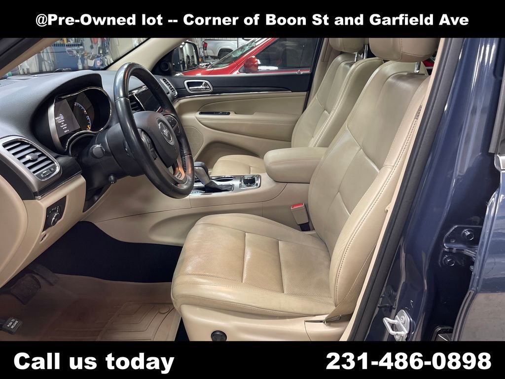 Used 2019 Blue Jeep Limited image 14