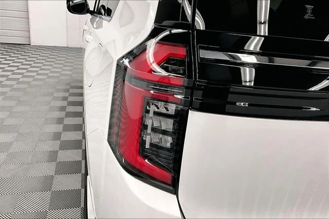 New 2026 Aspen White Tricoat Nissan SL image 20