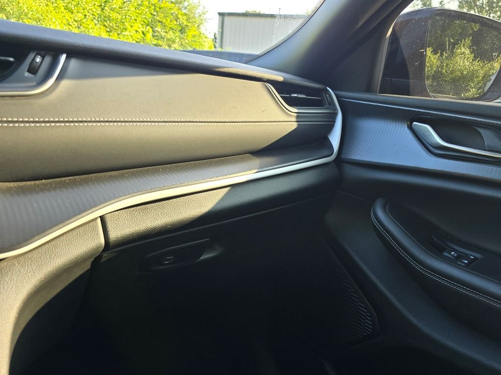 Used 2023 Red Jeep Altitude X image 23