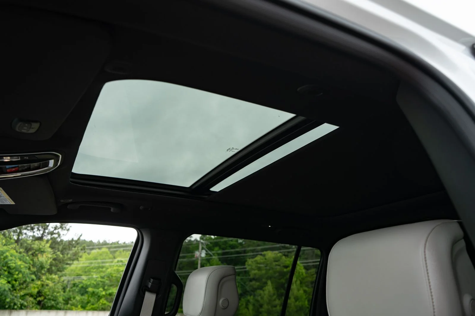 New 2026 Bright White Clear-Coat Exterior Paint Jeep  image 16