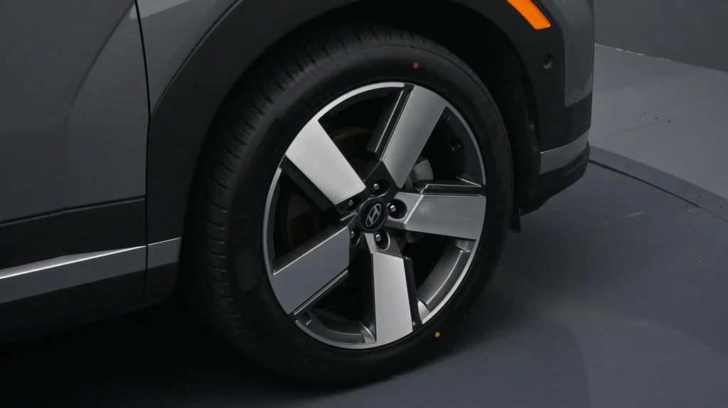 Used 2024 Gray Hyundai Limited image 6
