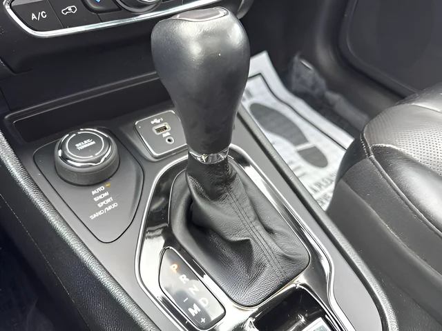 Used 2022 White Jeep Limited image 17