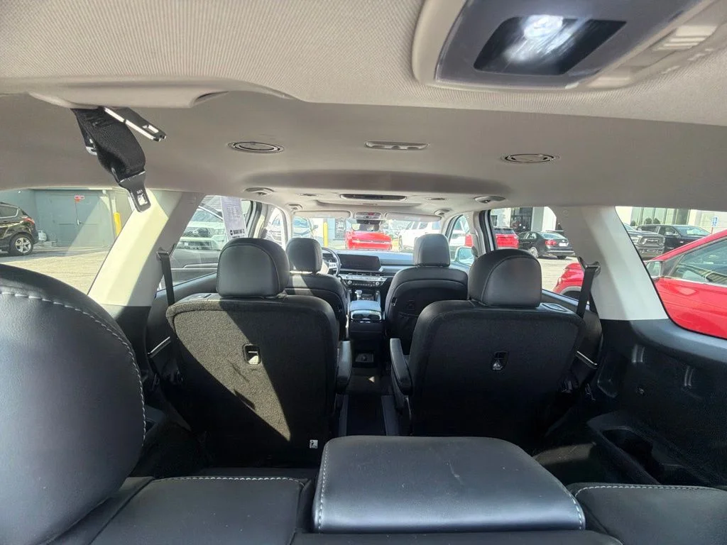 Used 2025 White Kia S image 21