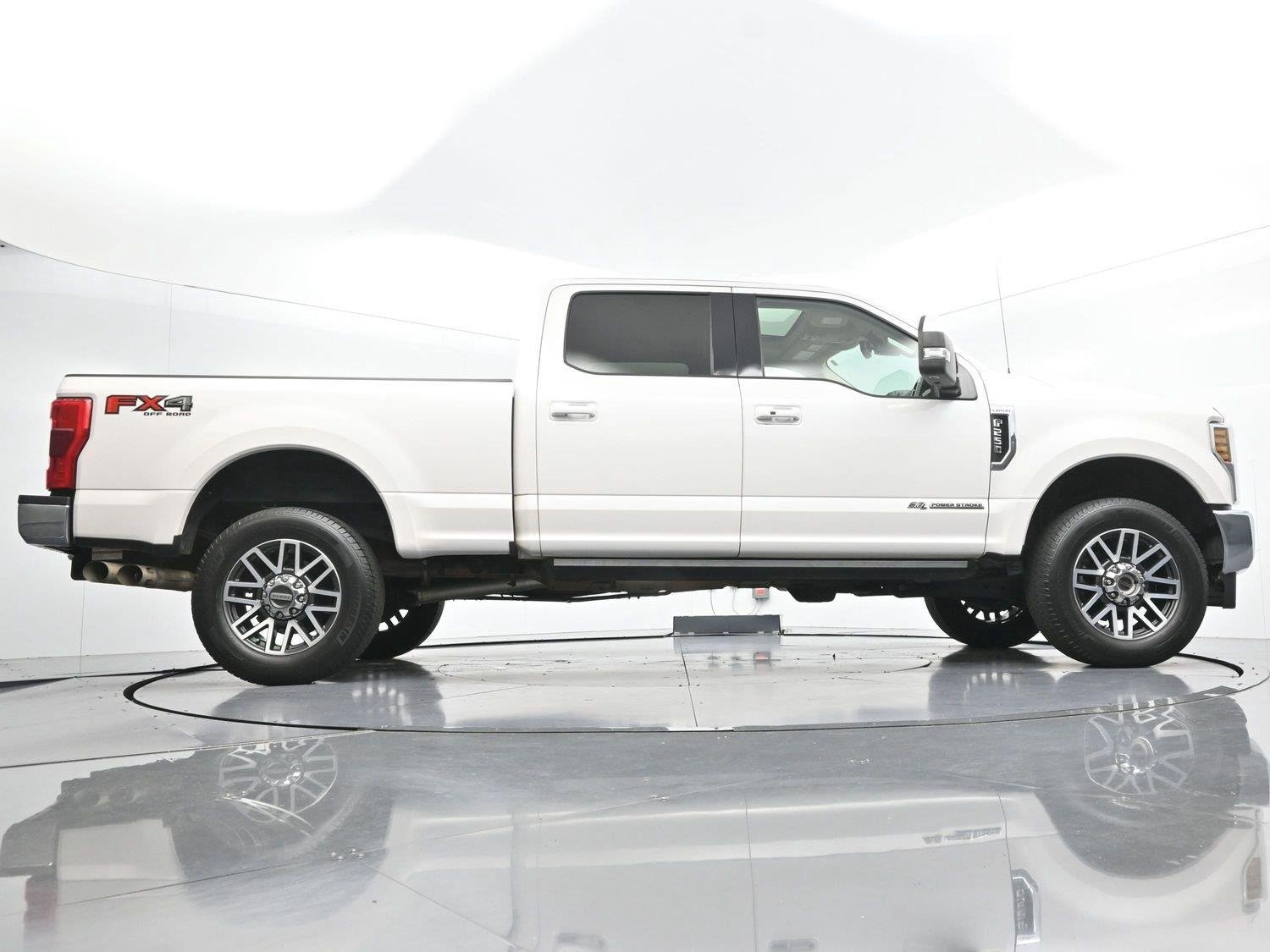 Used 2019 White Platinum Metallic Tri-Coat Ford Lariat image 52